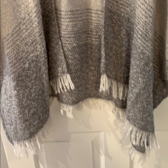 American Eagle Kimono - Picture 7 of 7